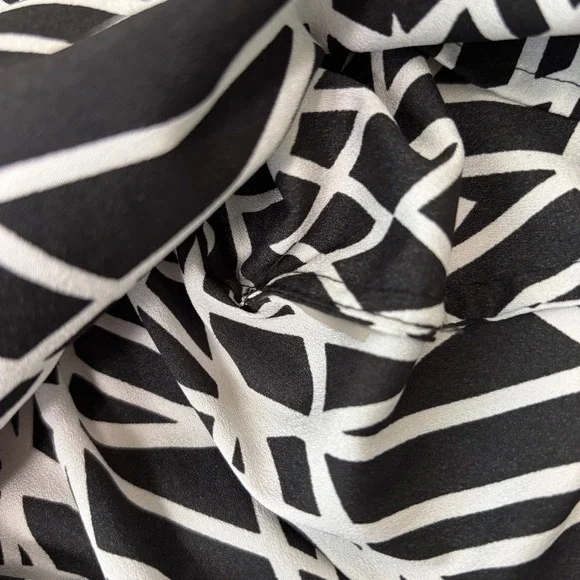 Calvin‎ Klein Black White Geometric Print Blouse, Womens Size Medium - Picture 10 of 14